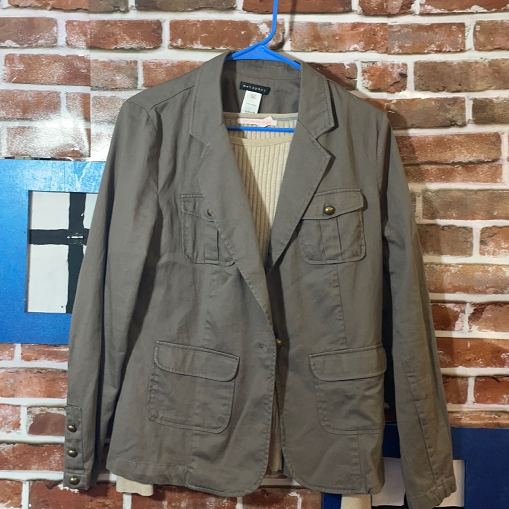 Women’s brown blazer. Size L